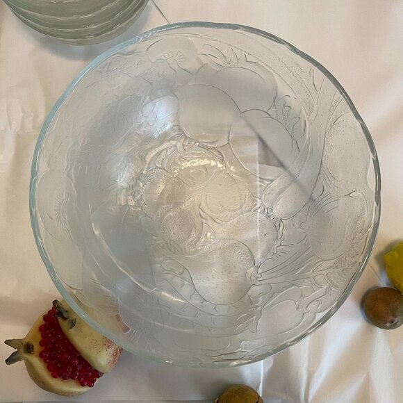 VINTAGE Salad Bowl Set in Frosted Pressed Glass Six (6) Pieces Exc. Condition - Picture 7 of 12